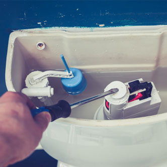 img-hand-fixing-toilet